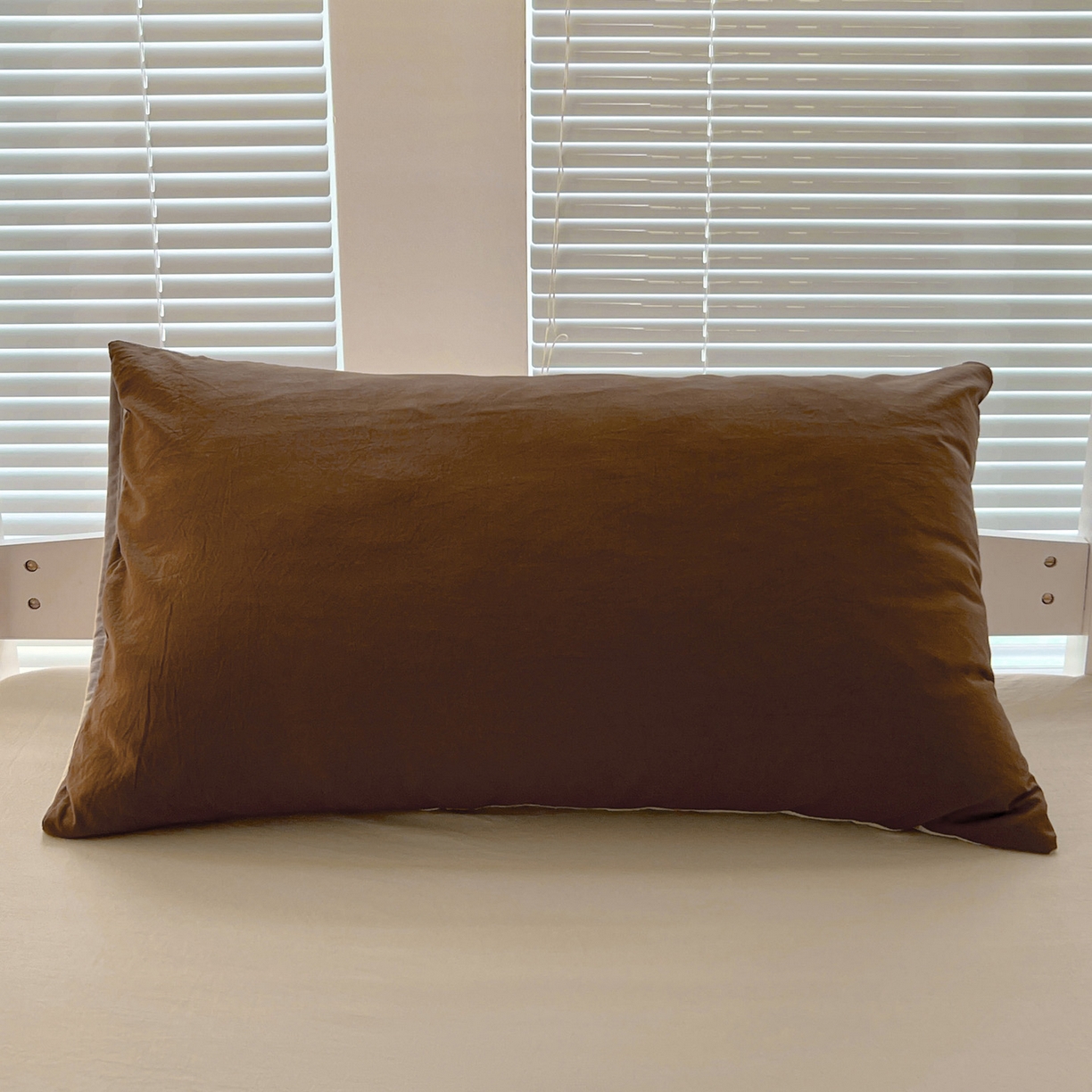 91家纺网 家纺一手货源 找家纺 纽缦家纺 2025新款纯色双拼水洗亲柔棉三件套宿舍三件套上下铺三件套 纯色双拼-红棕卡