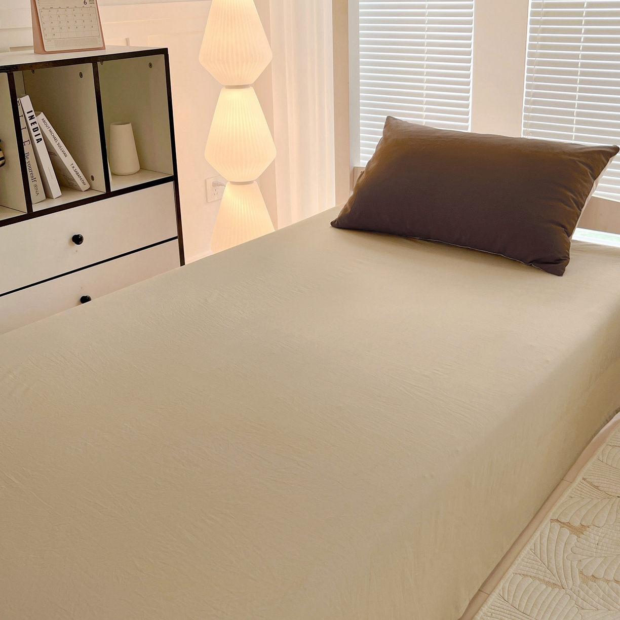 91家纺网 家纺一手货源 找家纺 纽缦家纺 2025新款纯色双拼水洗亲柔棉三件套宿舍三件套上下铺三件套 纯色双拼-红棕卡