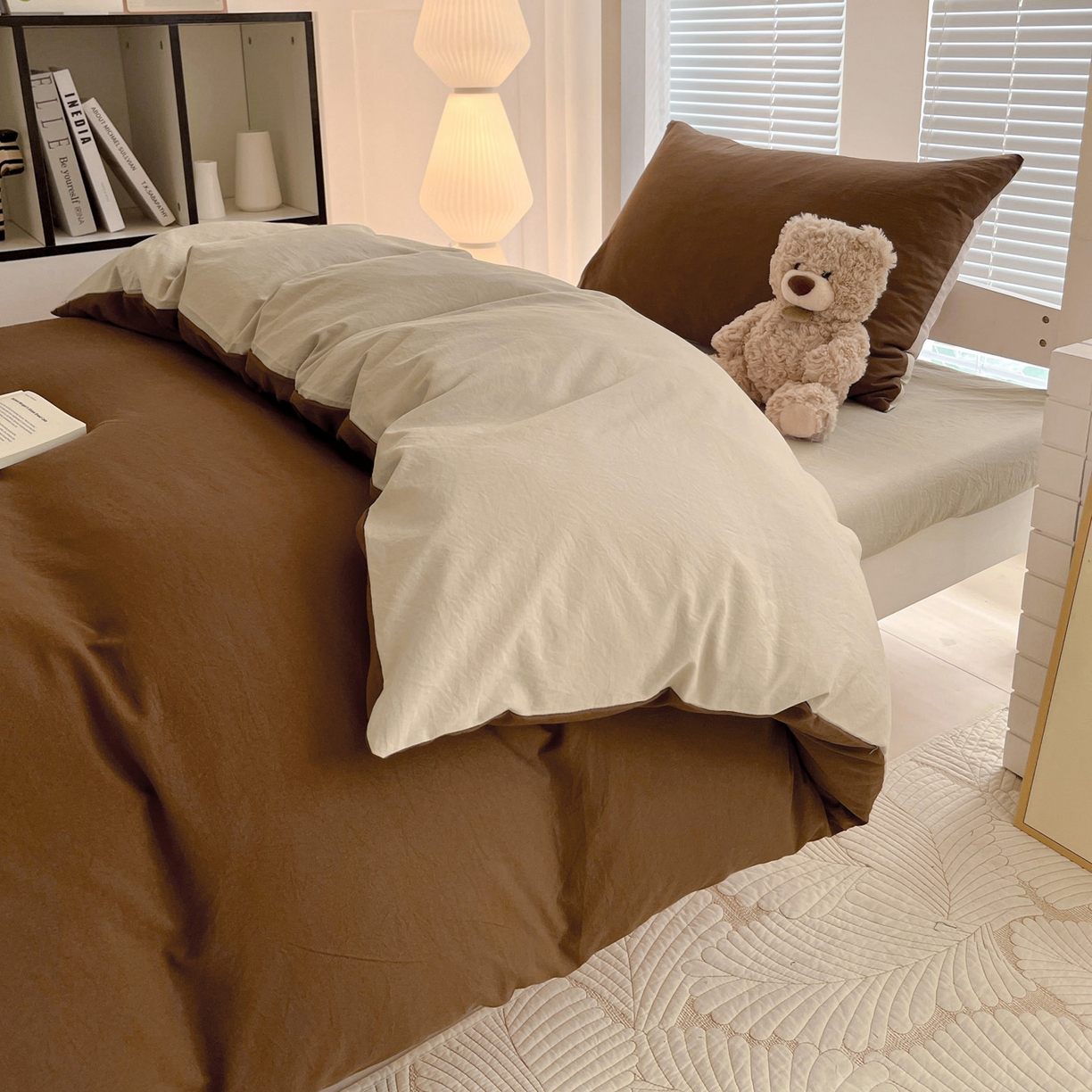 91家纺网 家纺一手货源 找家纺 纽缦家纺 2025新款纯色双拼水洗亲柔棉三件套宿舍三件套上下铺三件套 纯色双拼-红棕卡