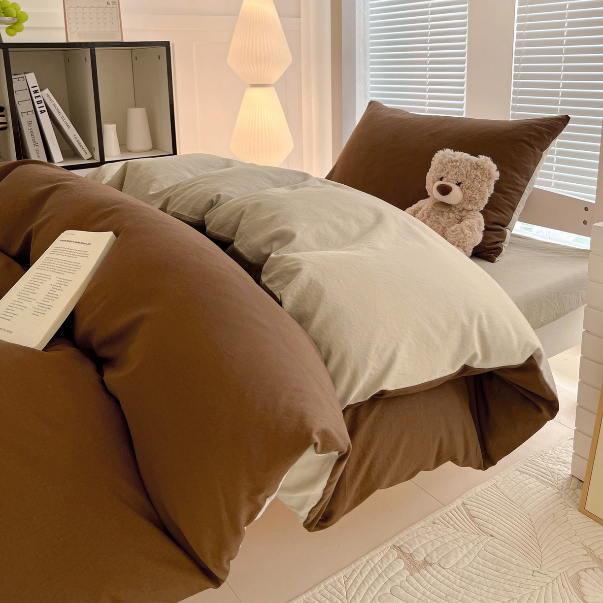 91家纺网 家纺一手货源 找家纺 纽缦家纺 2025新款纯色双拼水洗亲柔棉三件套宿舍三件套上下铺三件套 纯色双拼-红棕卡