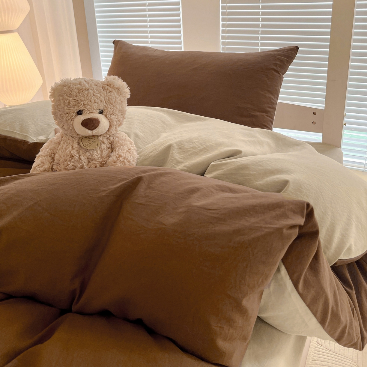 91家纺网 家纺一手货源 找家纺 纽缦家纺 2025新款纯色双拼水洗亲柔棉三件套宿舍三件套上下铺三件套 纯色双拼-红棕卡