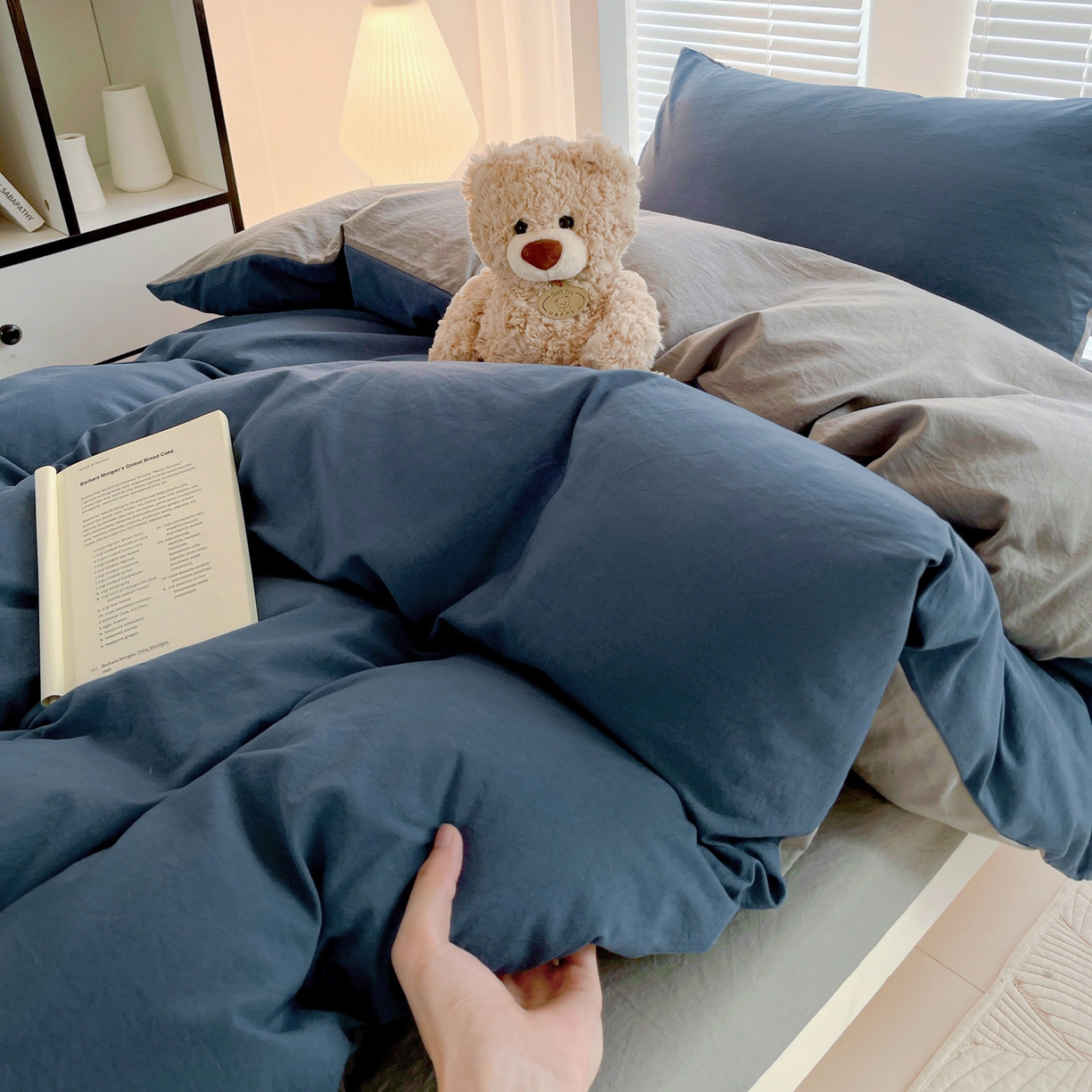 91家纺网 家纺一手货源 找家纺 纽缦家纺 2025新款纯色双拼水洗亲柔棉三件套宿舍三件套上下铺三件套 纯色双拼-宝蓝浅灰