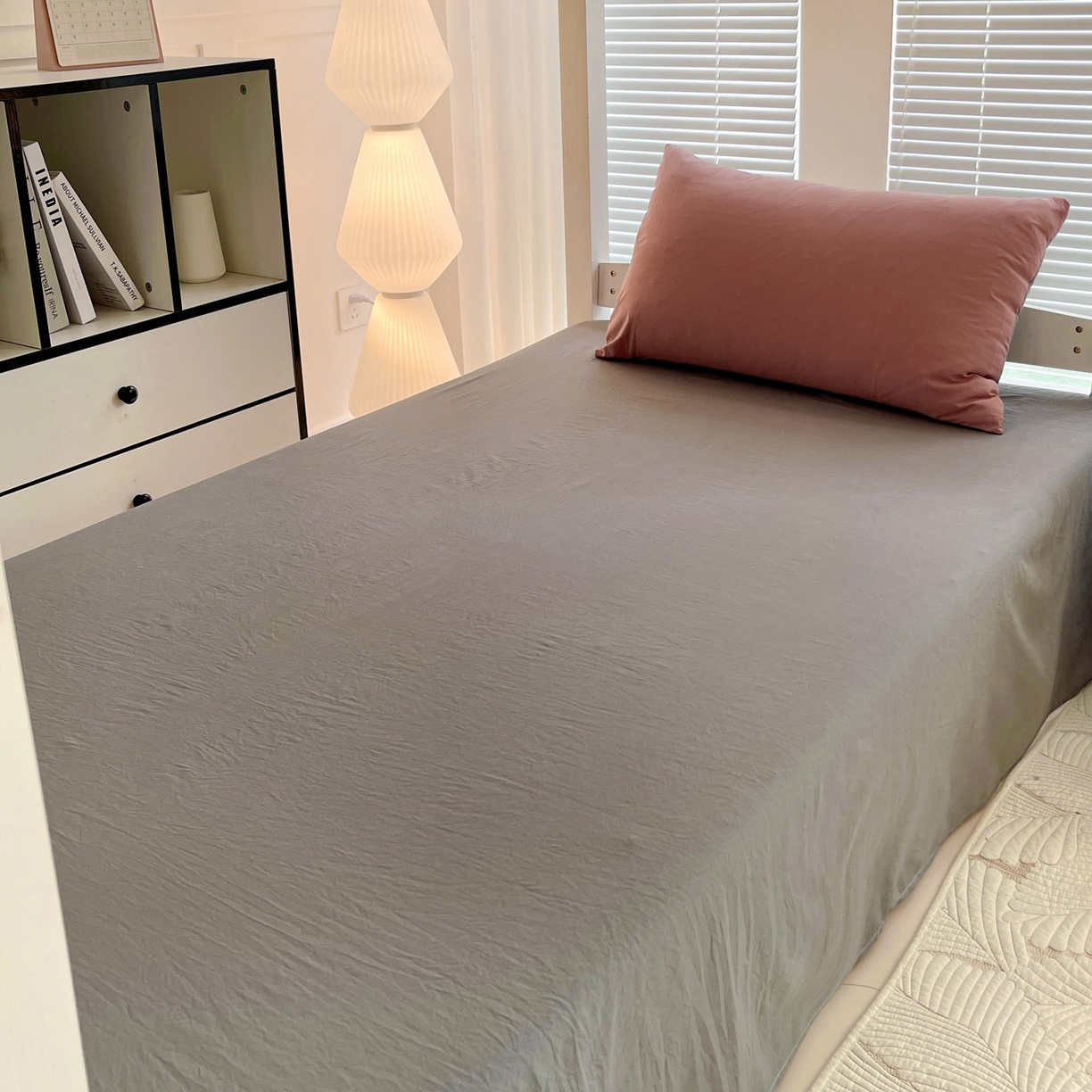 91家纺网 家纺一手货源 找家纺 纽缦家纺 2025新款纯色双拼水洗亲柔棉三件套宿舍三件套上下铺三件套 纯色双拼-豆沙浅灰