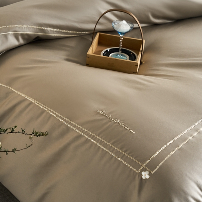 91家纺网 家纺一手货源 找家纺 千朵森 2025新款长绒棉纯棉轻奢款大版刺绣四件套-那拉提系列 那拉提-北欧金