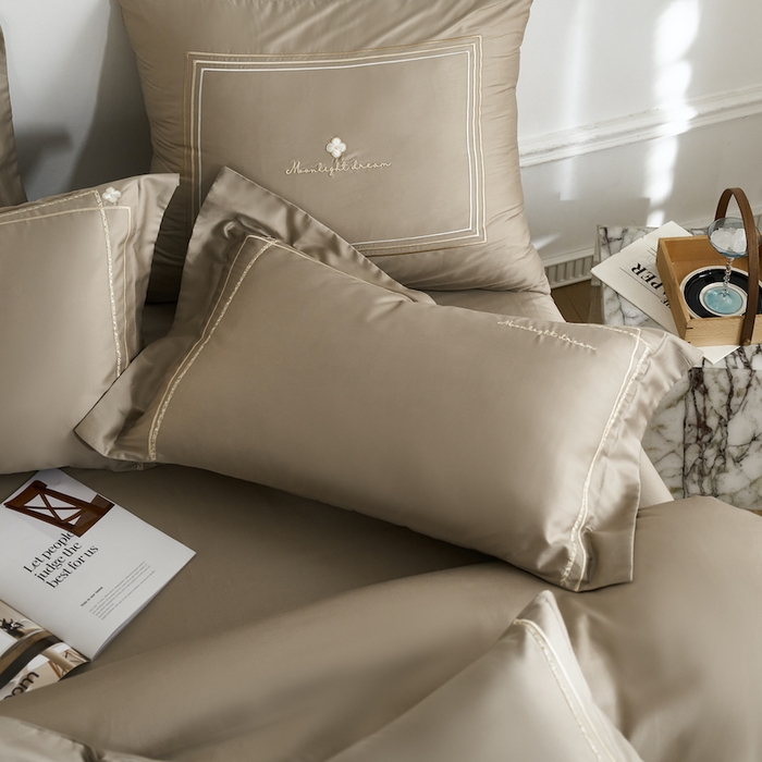 91家纺网 家纺一手货源 找家纺 千朵森 2025新款长绒棉纯棉轻奢款大版刺绣四件套-那拉提系列 那拉提-北欧金