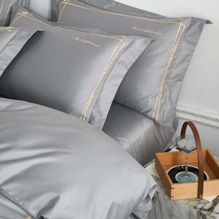 91家纺网 家纺一手货源 找家纺 千朵森 2025新款长绒棉纯棉轻奢款大版刺绣四件套-那拉提系列 那拉提-牧灰