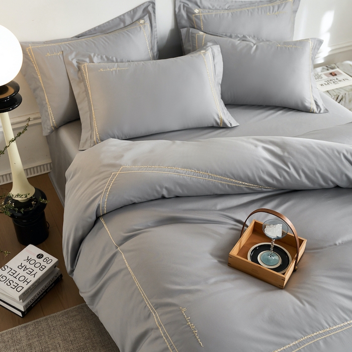 91家纺网 家纺一手货源 找家纺 千朵森 2025新款长绒棉纯棉轻奢款大版刺绣四件套-那拉提系列 那拉提-牧灰