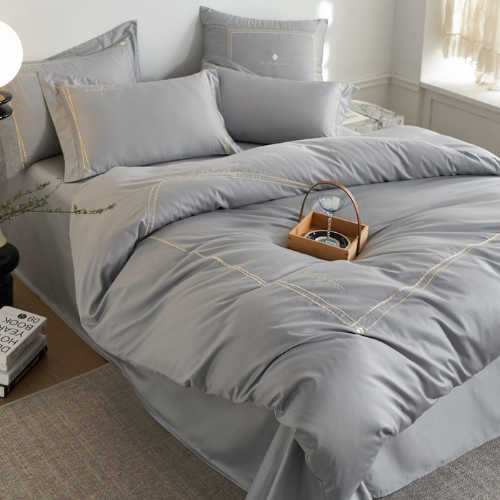 91家纺网 家纺一手货源 找家纺 千朵森 2025新款长绒棉纯棉轻奢款大版刺绣四件套-那拉提系列 那拉提-牧灰