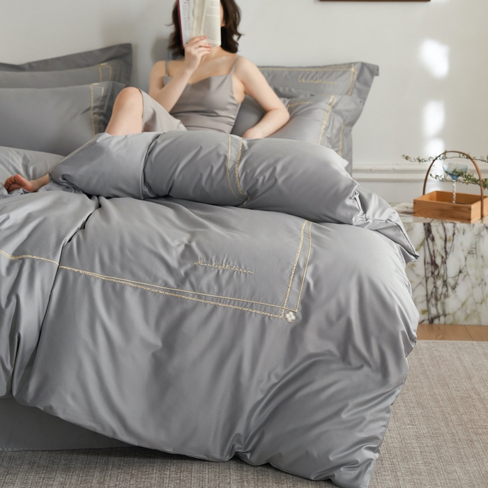 91家纺网 家纺一手货源 找家纺 千朵森 2025新款长绒棉纯棉轻奢款大版刺绣四件套-那拉提系列 那拉提-牧灰