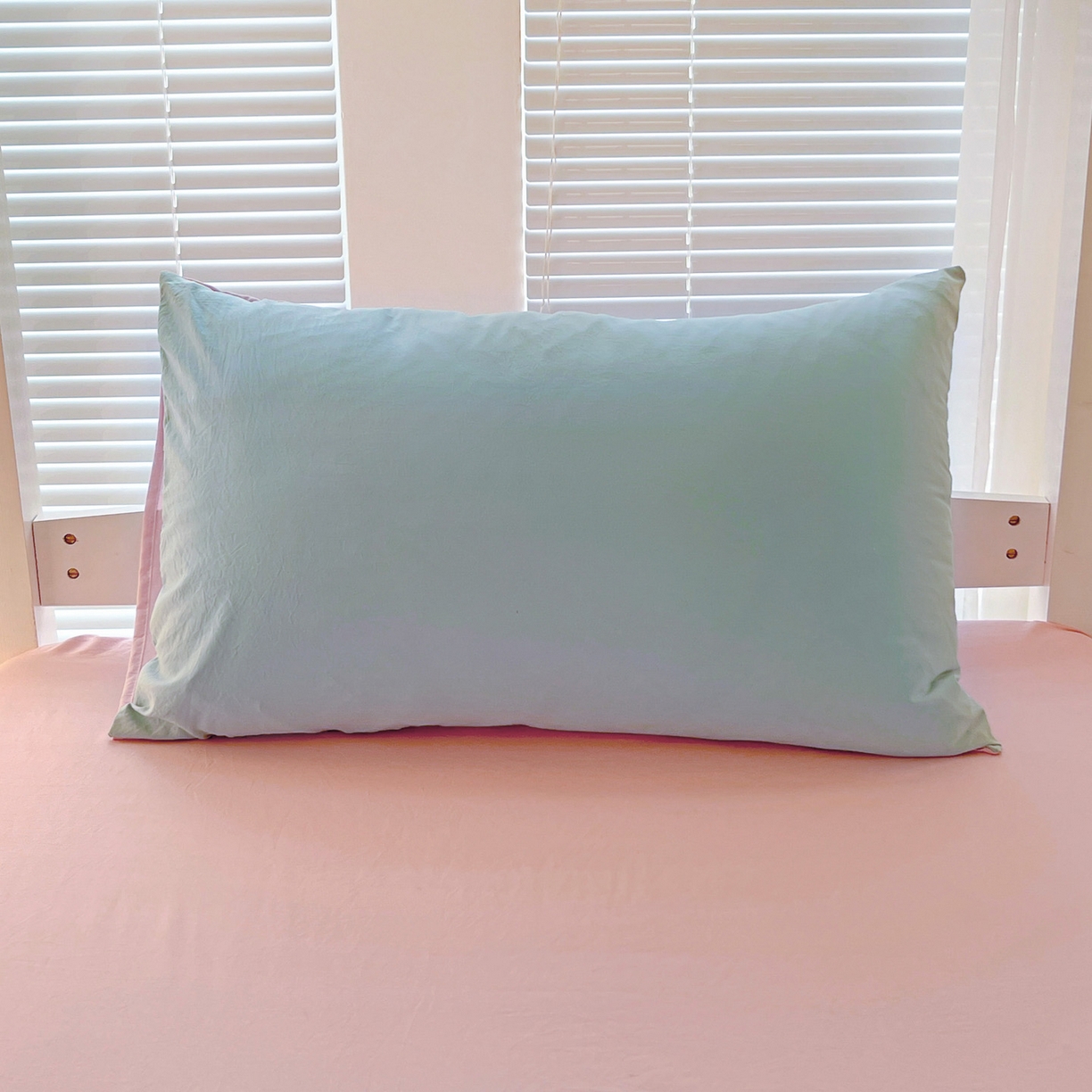 91家纺网 家纺一手货源 找家纺 纽缦家纺 2025新款纯色双拼水洗亲柔棉三件套宿舍三件套上下铺三件套 纯色双拼-苹果绿粉