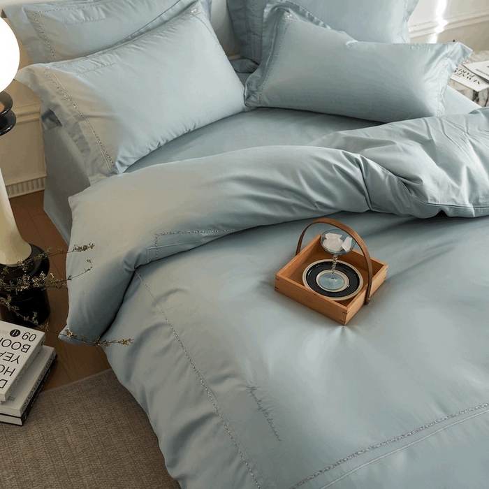 91家纺网 家纺一手货源 找家纺 千朵森 2025新款长绒棉纯棉轻奢款大版刺绣四件套-那拉提系列 那拉提-蔚蓝