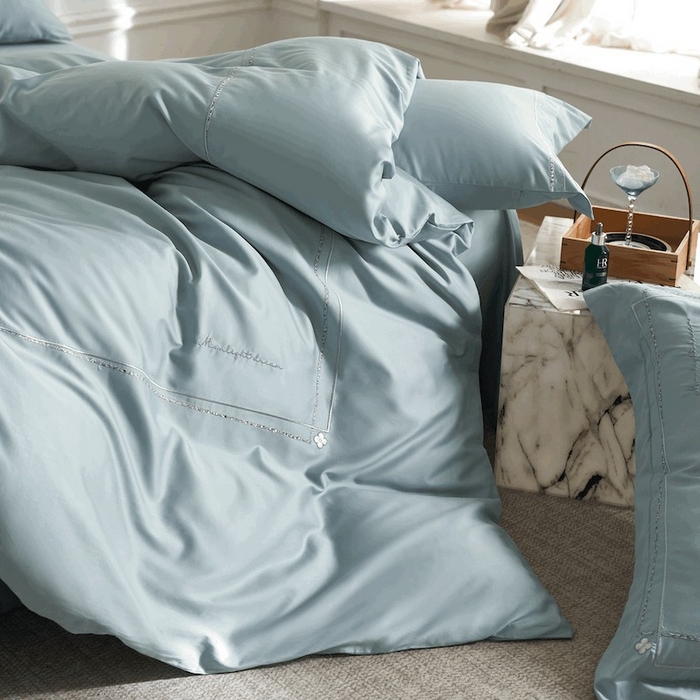 91家纺网 家纺一手货源 找家纺 千朵森 2025新款长绒棉纯棉轻奢款大版刺绣四件套-那拉提系列 那拉提-蔚蓝