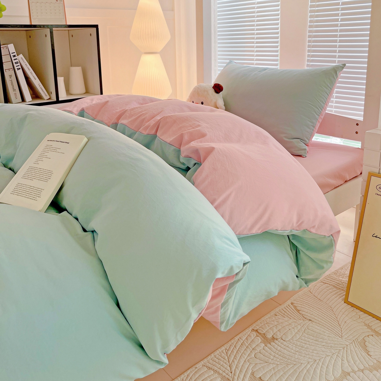 91家纺网 家纺一手货源 找家纺 纽缦家纺 2025新款纯色双拼水洗亲柔棉三件套宿舍三件套上下铺三件套 纯色双拼-苹果绿粉