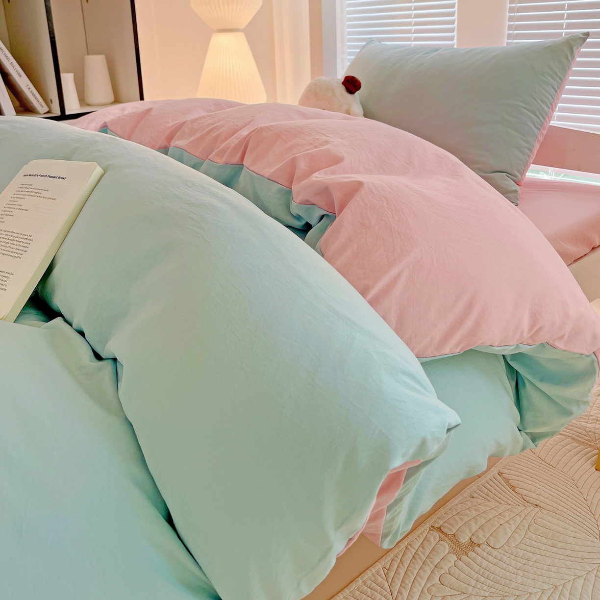 91家纺网 家纺一手货源 找家纺 纽缦家纺 2025新款纯色双拼水洗亲柔棉三件套宿舍三件套上下铺三件套 纯色双拼-苹果绿粉