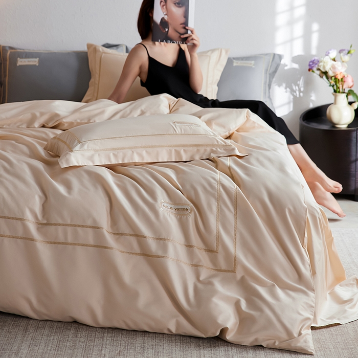 91家纺网 家纺一手货源 找家纺 千朵森 2025新款轻奢60长绒棉纯棉大版刺绣刺绣四件套-致简风华 致简风华-奶霜