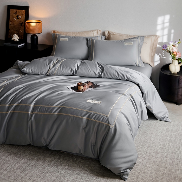 91家纺网 家纺一手货源 找家纺 千朵森 2025新款轻奢60长绒棉纯棉大版刺绣刺绣四件套-致简风华 致简风华-浅灰