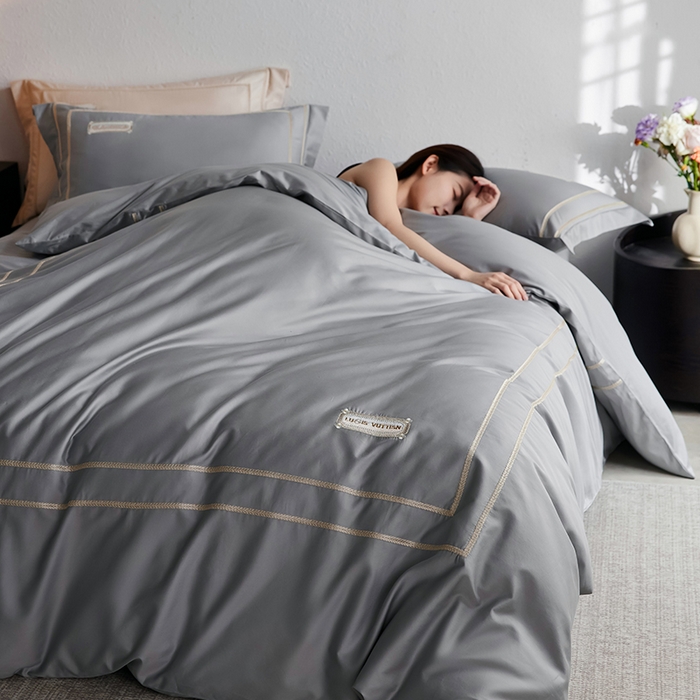 91家纺网 家纺一手货源 找家纺 千朵森 2025新款轻奢60长绒棉纯棉大版刺绣刺绣四件套-致简风华 致简风华-浅灰