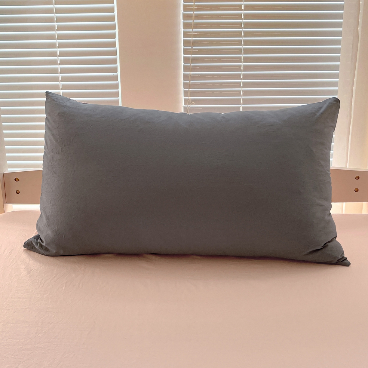 91家纺网 家纺一手货源 找家纺 纽缦家纺 2025新款纯色双拼水洗亲柔棉三件套宿舍三件套上下铺三件套 纯色双拼-浅灰粉