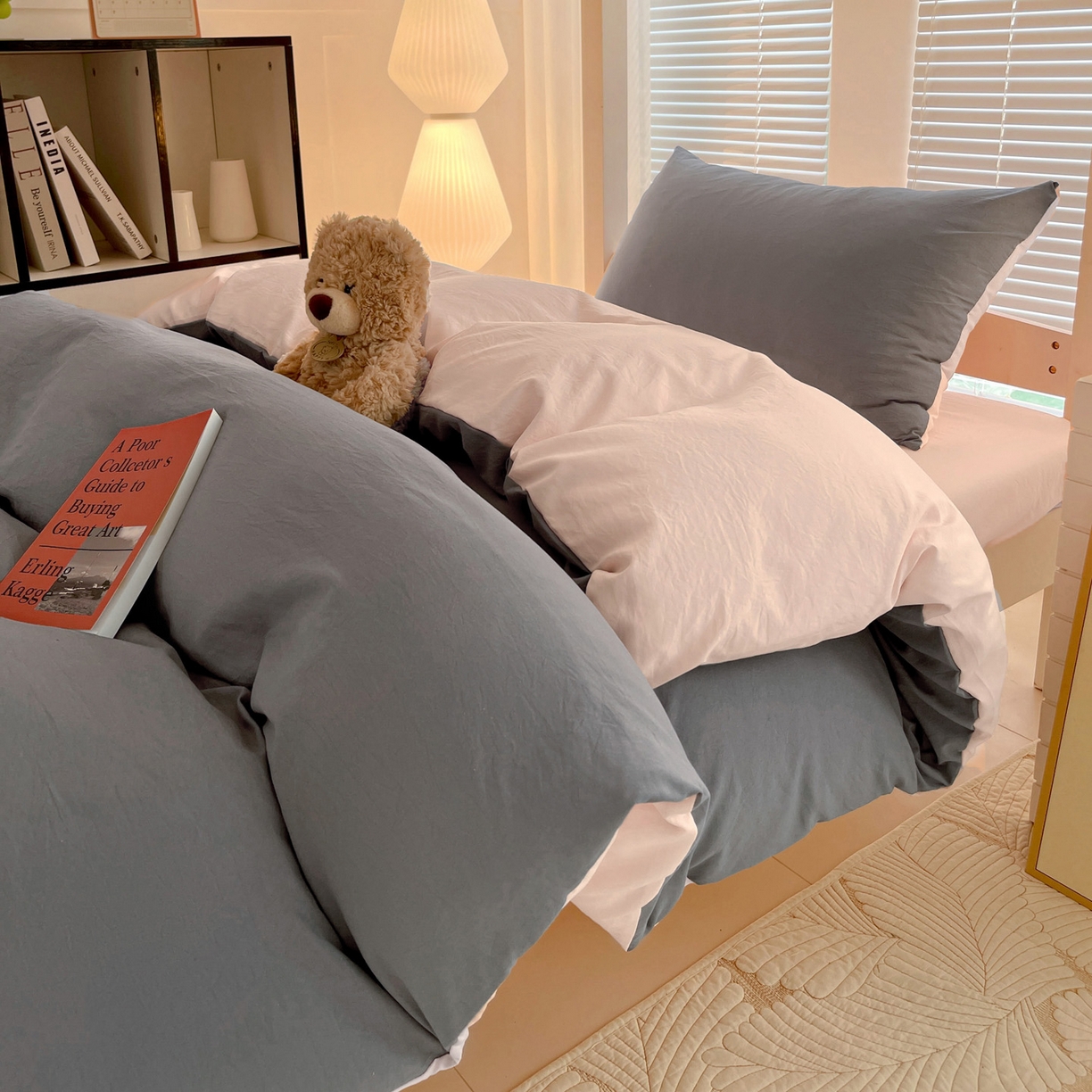 91家纺网 家纺一手货源 找家纺 纽缦家纺 2025新款纯色双拼水洗亲柔棉三件套宿舍三件套上下铺三件套 纯色双拼-浅灰粉