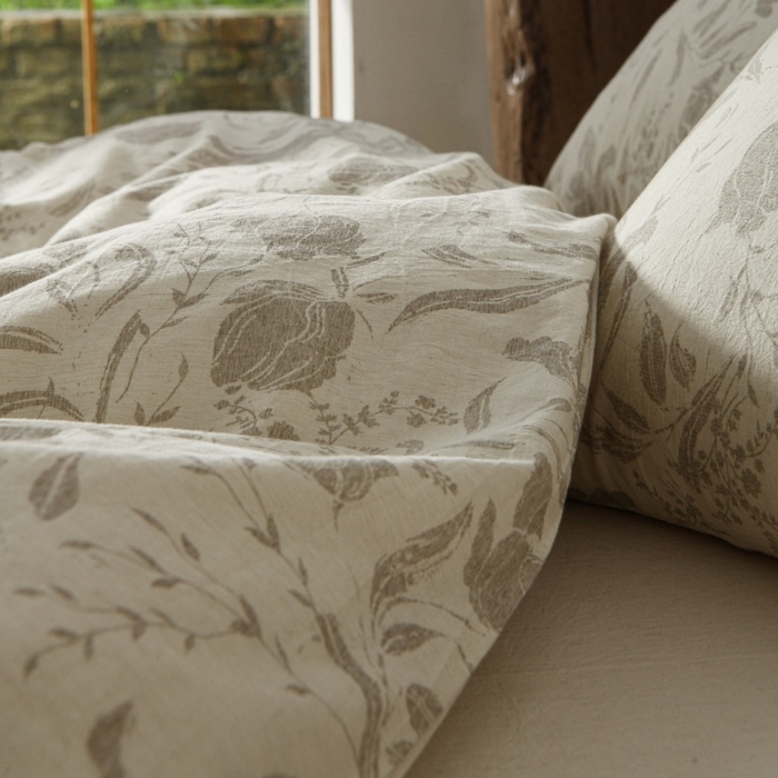 91家纺网 家纺一手货源 找家纺 羚羊语家纺 2025新款A类棉麻高支密原生棉花亚麻四件套复古色织数码印花文艺风绉绉汉麻亚麻自 枕边书