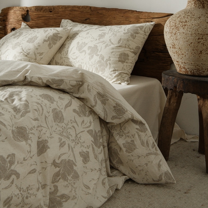 91家纺网 家纺一手货源 找家纺 羚羊语家纺 2025新款A类棉麻高支密原生棉花亚麻四件套复古色织数码印花文艺风绉绉汉麻亚麻自 枕边书