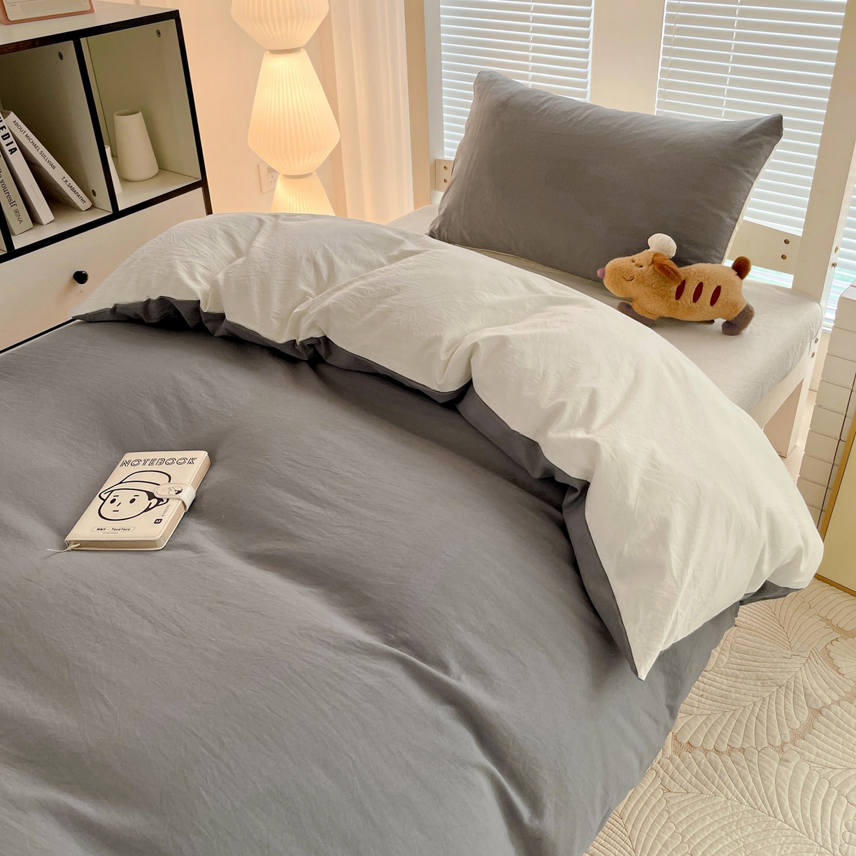 91家纺网 家纺一手货源 找家纺 纽缦家纺 2025新款纯色双拼水洗亲柔棉三件套宿舍三件套上下铺三件套 纯色双拼-浅灰米