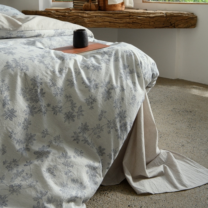 91家纺网 家纺一手货源 找家纺 羚羊语家纺 2025新款A类棉麻高支密原生棉花亚麻四件套复古色织数码印花文艺风绉绉汉麻亚麻自 小津蓝