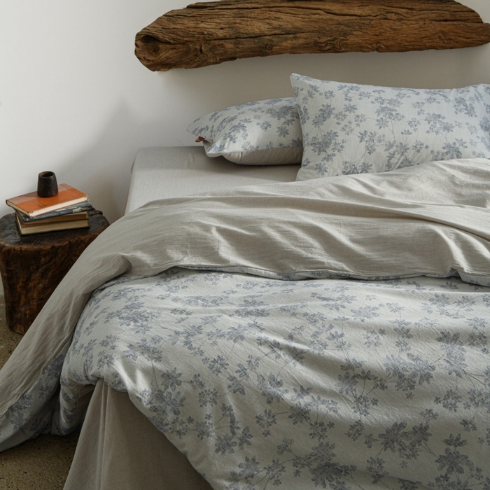 91家纺网 家纺一手货源 找家纺 羚羊语家纺 2025新款A类棉麻高支密原生棉花亚麻四件套复古色织数码印花文艺风绉绉汉麻亚麻自 小津蓝