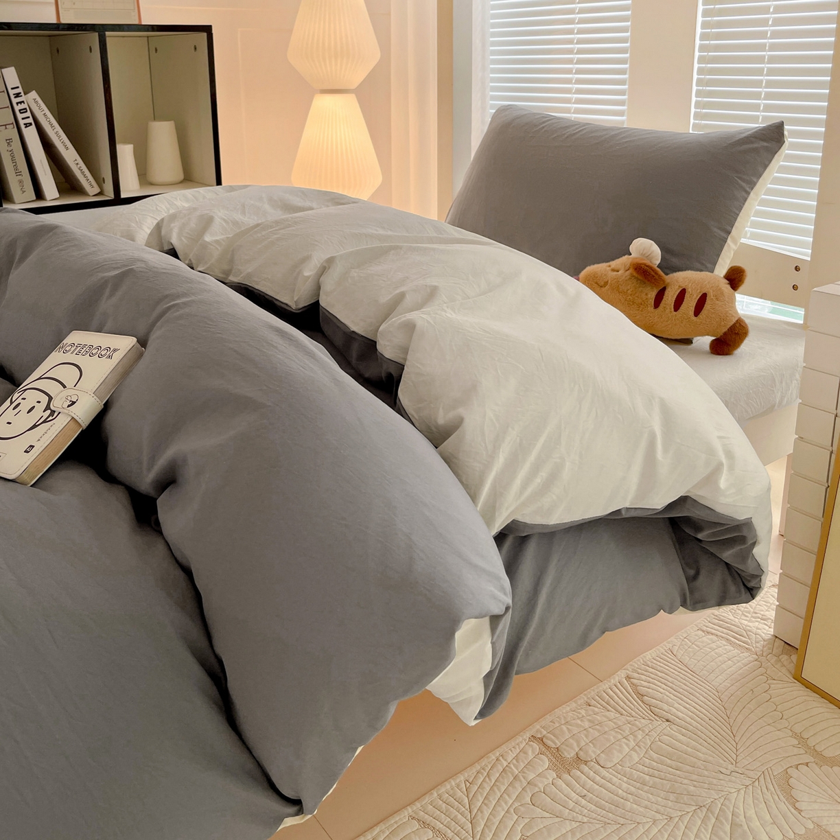 91家纺网 家纺一手货源 找家纺 纽缦家纺 2025新款纯色双拼水洗亲柔棉三件套宿舍三件套上下铺三件套 纯色双拼-浅灰米