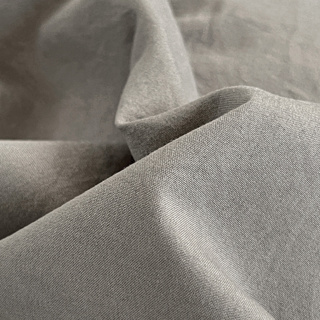 91家纺网 家纺一手货源 找家纺 纽缦家纺 2025新款纯色双拼水洗亲柔棉三件套宿舍三件套上下铺三件套 纯色双拼-浅灰米