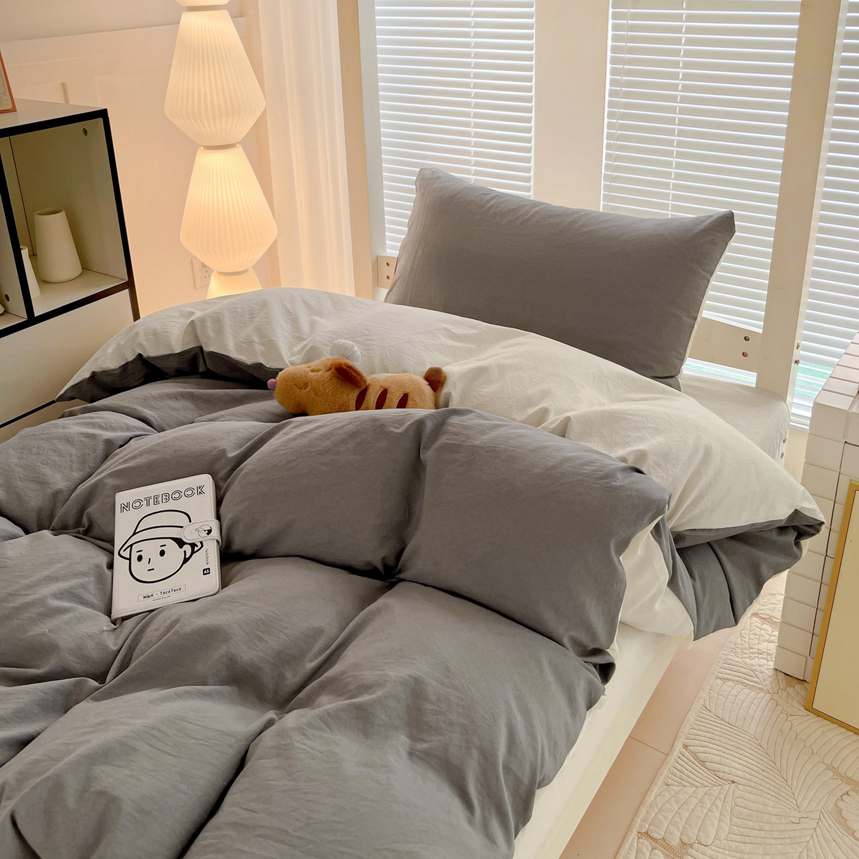 91家纺网 家纺一手货源 找家纺 纽缦家纺 2025新款纯色双拼水洗亲柔棉三件套宿舍三件套上下铺三件套 纯色双拼-浅灰米