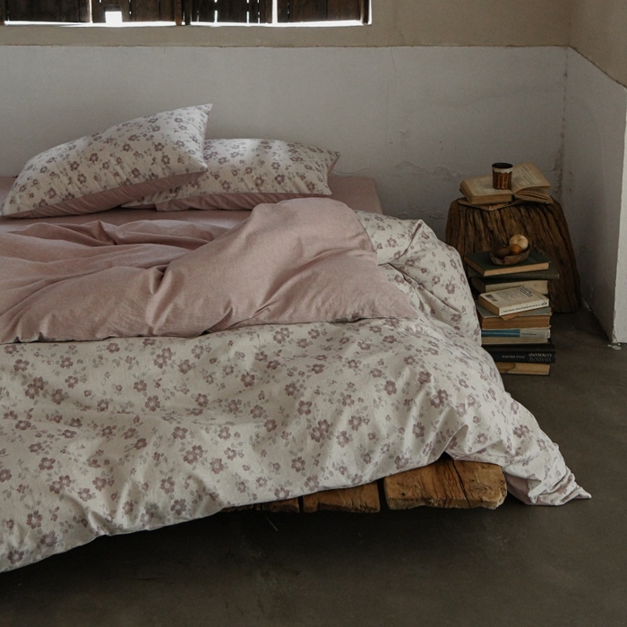 91家纺网 家纺一手货源 找家纺 羚羊语家纺 2025新款A类棉麻高支密原生棉花亚麻四件套复古色织数码印花文艺风绉绉汉麻亚麻自 纸月