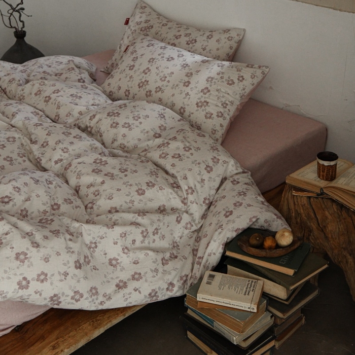 91家纺网 家纺一手货源 找家纺 羚羊语家纺 2025新款A类棉麻高支密原生棉花亚麻四件套复古色织数码印花文艺风绉绉汉麻亚麻自 纸月