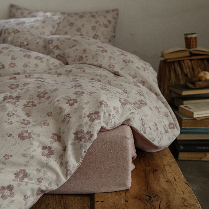 91家纺网 家纺一手货源 找家纺 羚羊语家纺 2025新款A类棉麻高支密原生棉花亚麻四件套复古色织数码印花文艺风绉绉汉麻亚麻自 纸月