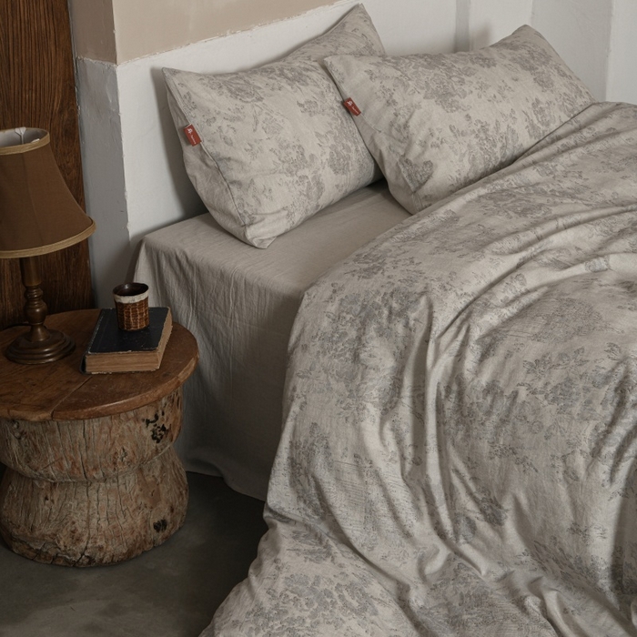 91家纺网 家纺一手货源 找家纺 羚羊语家纺 2025新款A类棉麻高支密原生棉花亚麻四件套复古色织数码印花文艺风绉绉汉麻亚麻自 浮生记