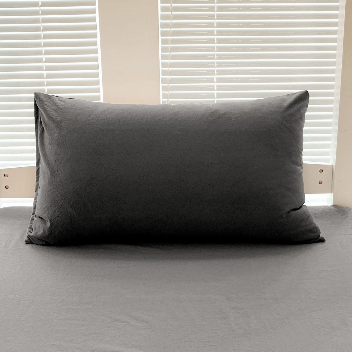 91家纺网 家纺一手货源 找家纺 纽缦家纺 2025新款纯色双拼水洗亲柔棉三件套宿舍三件套上下铺三件套 纯色双拼-深浅灰