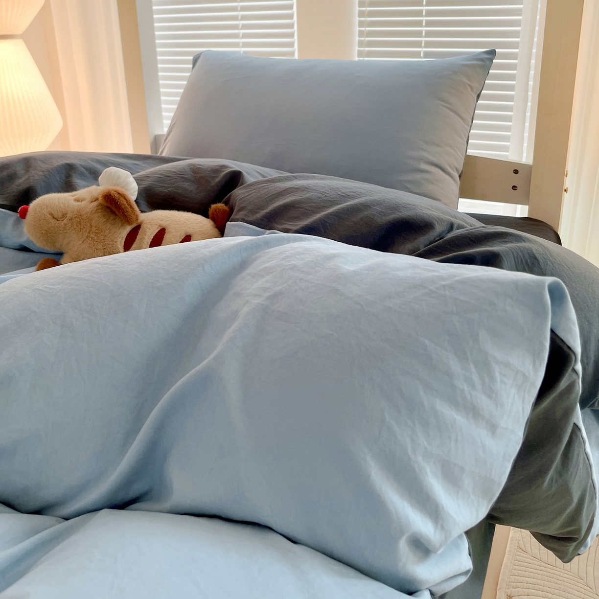 91家纺网 家纺一手货源 找家纺 纽缦家纺 2025新款纯色双拼水洗亲柔棉三件套宿舍三件套上下铺三件套 纯色双拼-天蓝灰