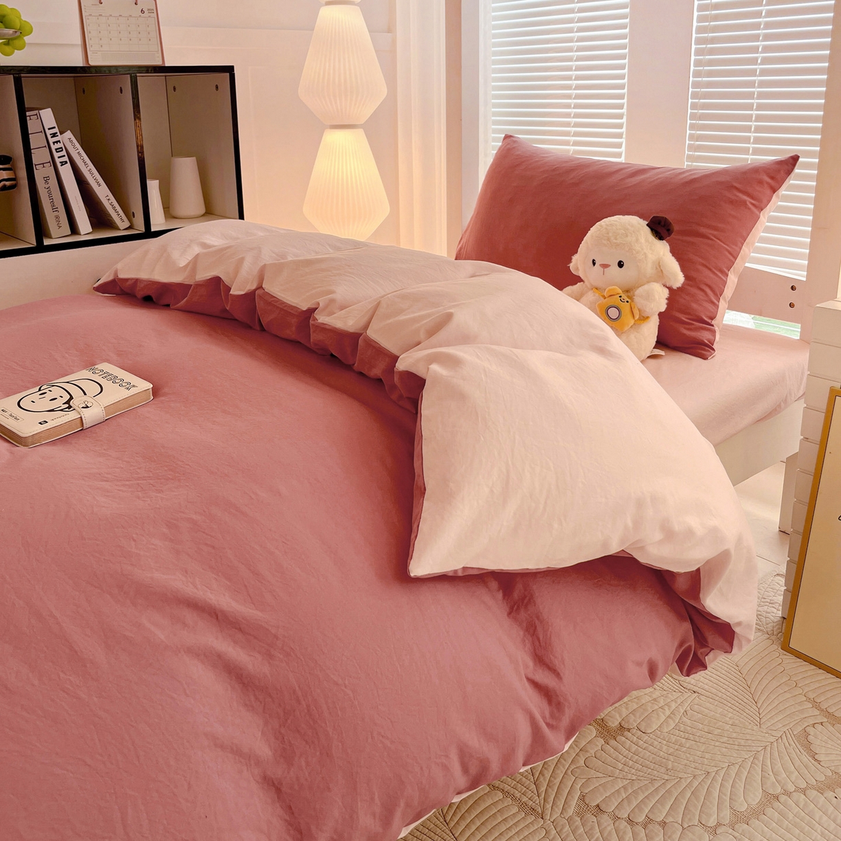 91家纺网 家纺一手货源 找家纺 纽缦家纺 2025新款纯色双拼水洗亲柔棉三件套宿舍三件套上下铺三件套 纯色双拼-砖红粉