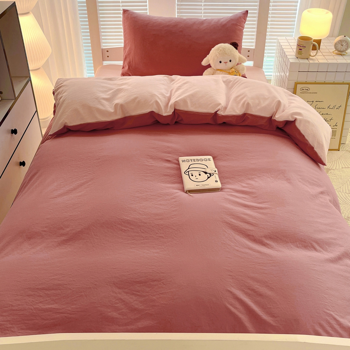 91家纺网 家纺一手货源 找家纺 纽缦家纺 2025新款纯色双拼水洗亲柔棉三件套宿舍三件套上下铺三件套 纯色双拼-砖红粉