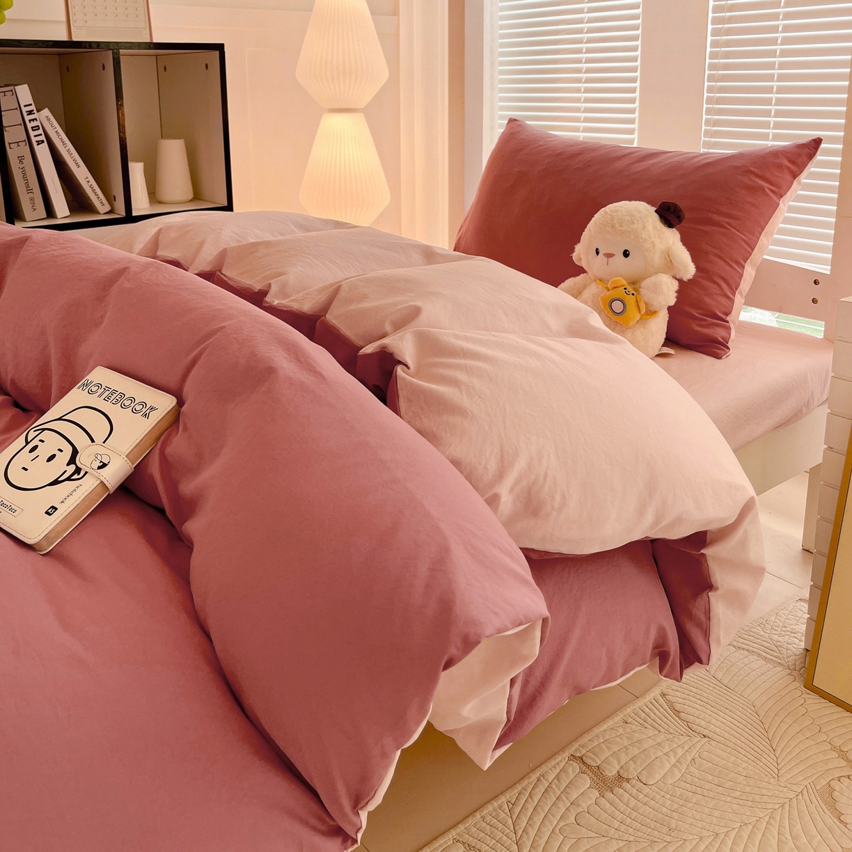 91家纺网 家纺一手货源 找家纺 纽缦家纺 2025新款纯色双拼水洗亲柔棉三件套宿舍三件套上下铺三件套 纯色双拼-砖红粉