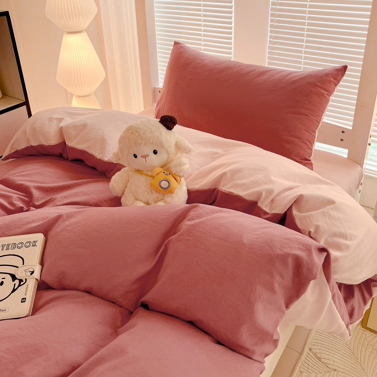 91家纺网 家纺一手货源 找家纺 纽缦家纺 2025新款纯色双拼水洗亲柔棉三件套宿舍三件套上下铺三件套 纯色双拼-砖红粉