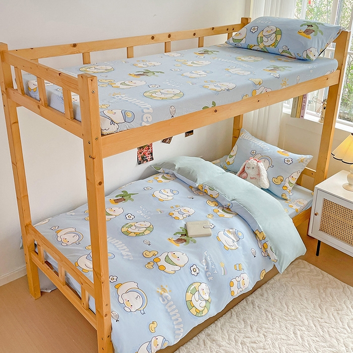 91家纺网 家纺一手货源 找家纺 纽缦家纺 2025新款A类水洗棉学生宿舍三件套上下铺三件套 蓝小鸭