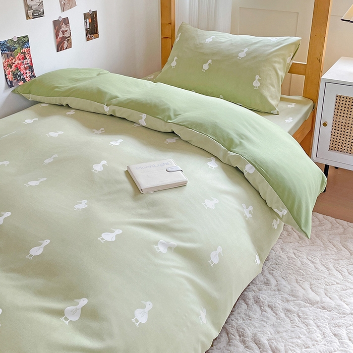 91家纺网 家纺一手货源 找家纺 纽缦家纺 2025新款A类水洗棉学生宿舍三件套上下铺三件套 小绿鸭