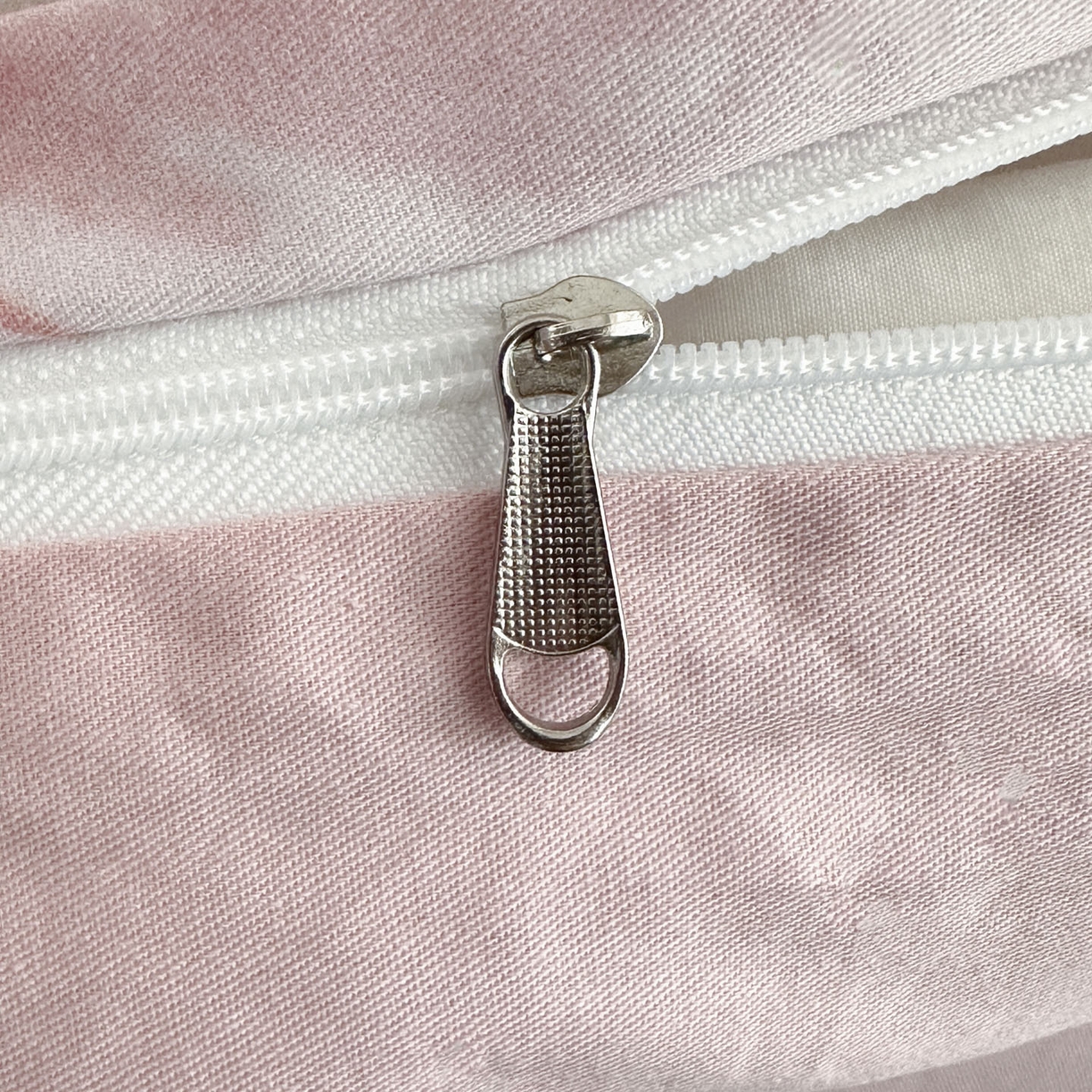 91家纺网 家纺一手货源 找家纺 金鑫汇家纺 2025新款13372全棉纯棉高端数码印花四件套 木槿-粉