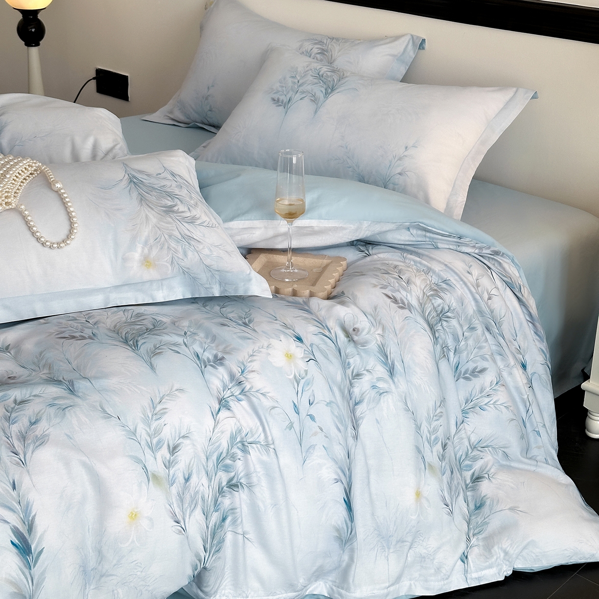 91家纺网 家纺一手货源 找家纺 金鑫汇家纺 2025新款13372全棉纯棉高端数码印花四件套 幽兰生香-蓝