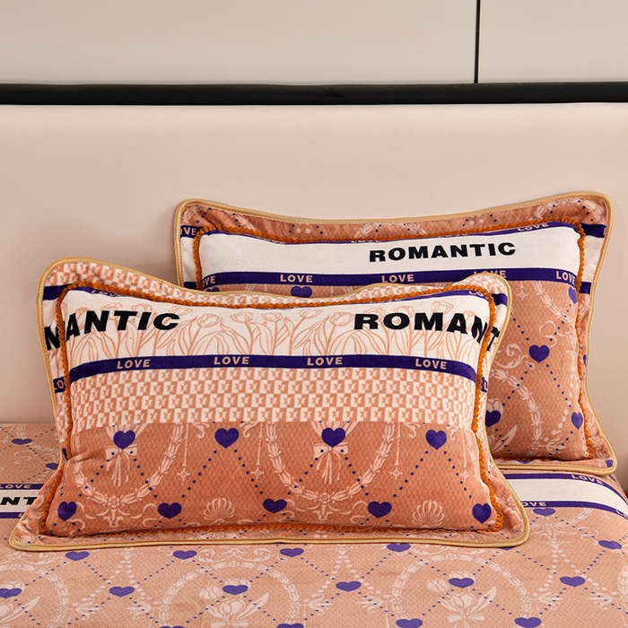 91家纺网 家纺一手货源 找家纺 2025直播爆款印花牛奶绒四件套8斤法莱绒印花四件套 爱心满满