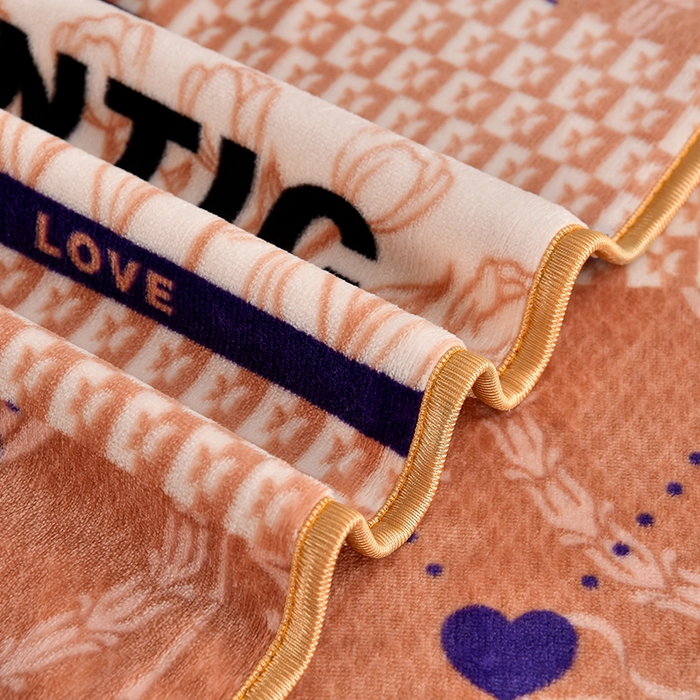 91家纺网 家纺一手货源 找家纺 2025直播爆款印花牛奶绒四件套8斤法莱绒印花四件套 爱心满满