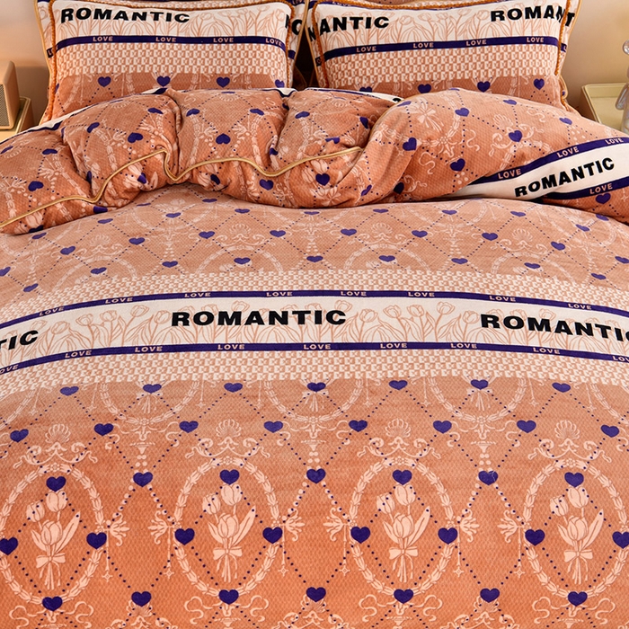 91家纺网 家纺一手货源 找家纺 2025直播爆款印花牛奶绒四件套8斤法莱绒印花四件套 爱心满满