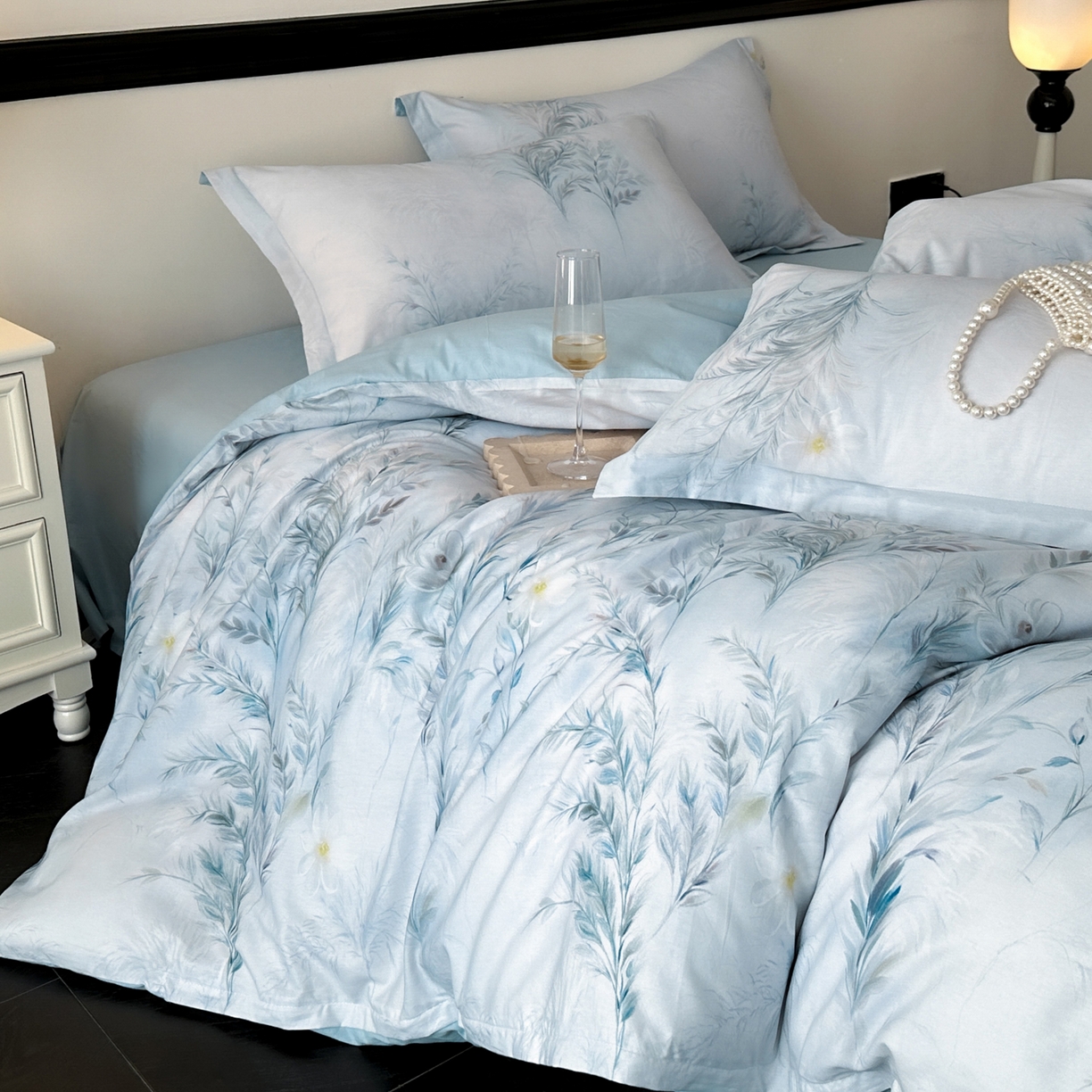 91家纺网 家纺一手货源 找家纺 金鑫汇家纺 2025新款13372全棉纯棉高端数码印花四件套 幽兰生香-蓝