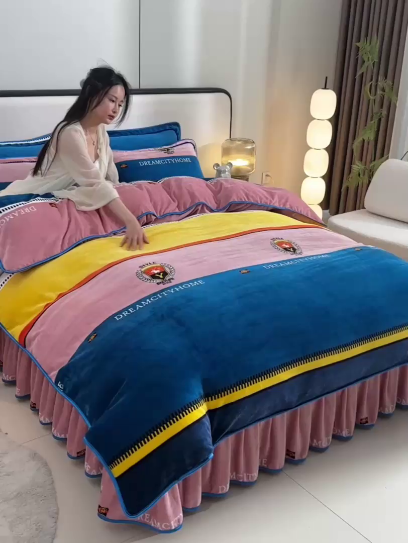 91家纺网 家纺一手货源 找家纺 2025直播爆款印花牛奶绒四件套8斤法莱绒印花四件套 都市生活